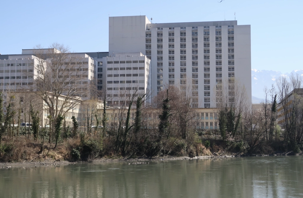 Transport vers les hôpitaux et cliniques de Grenoble